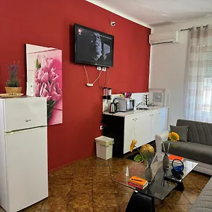 https://crown-guest-house.it-tuscanyhotel.com